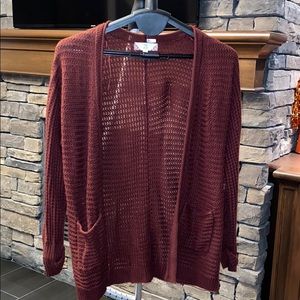 Burgundy cardigan π€